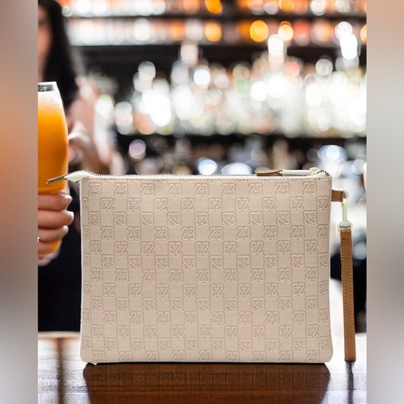 Jordan Monogram Pouch • 2024 • 0.69L or 0.98L - Picture 15 of 15